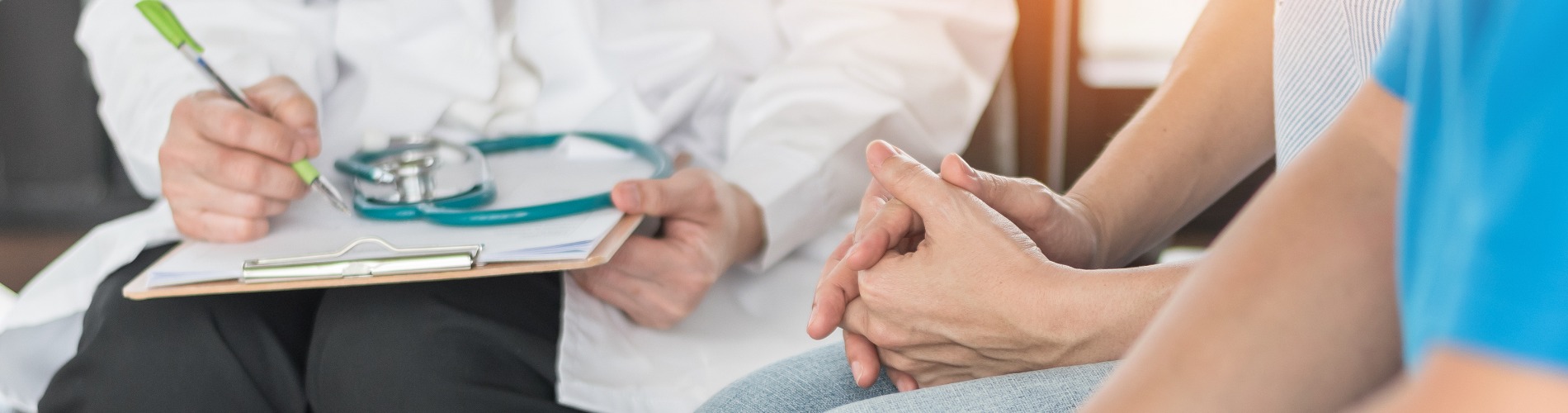 patient-couple-consulting-with-doctor-or-psychologist-on-marriage-ivf-picture-1900x500